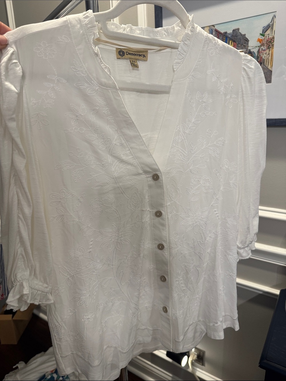 Democracy White Floral Embroidered V-Neck Button Blouse